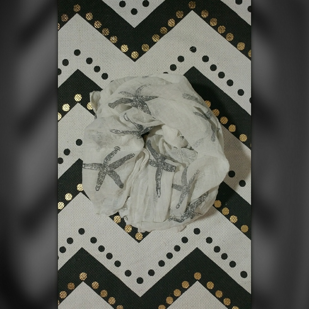 Gray Starfish and white base scarf!